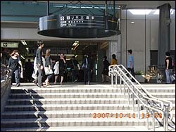 写真：三鷹駅